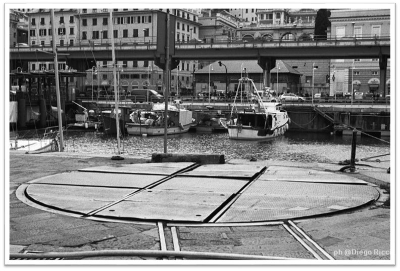 Piattaforma Girevole Porto di genova